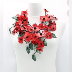 Jianhui London Poppy with Green Leaf Necklace